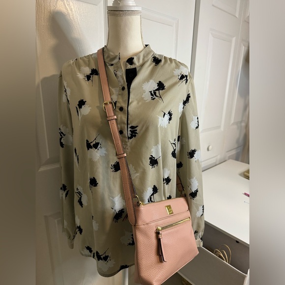 Anne Klein crossbody handbag bundle with Anne Klein Blouse - Picture 2 of 9